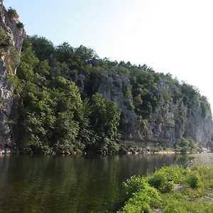camping-chaulet-plage.hotels-rhonealpes.com/
